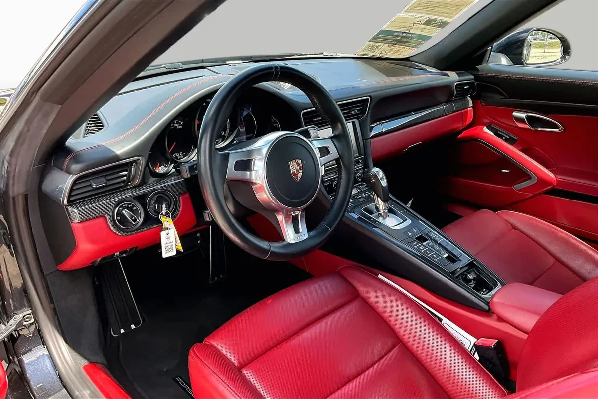 2015 Porsche 911 Turbo thumbnail 16
