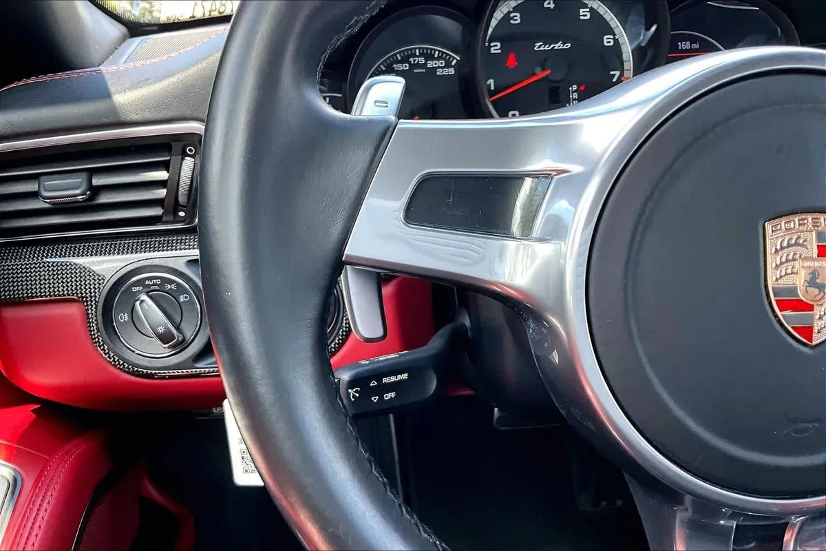 2015 Porsche 911 Turbo thumbnail 20