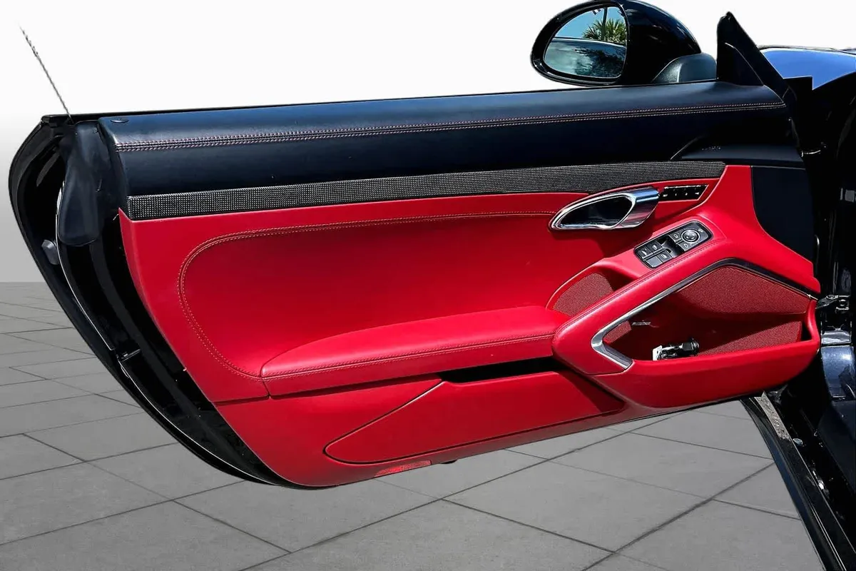 2015 Porsche 911 Turbo thumbnail 24