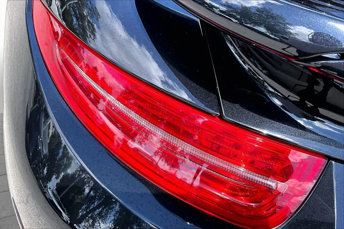 2015 Porsche 911 Turbo thumbnail 27