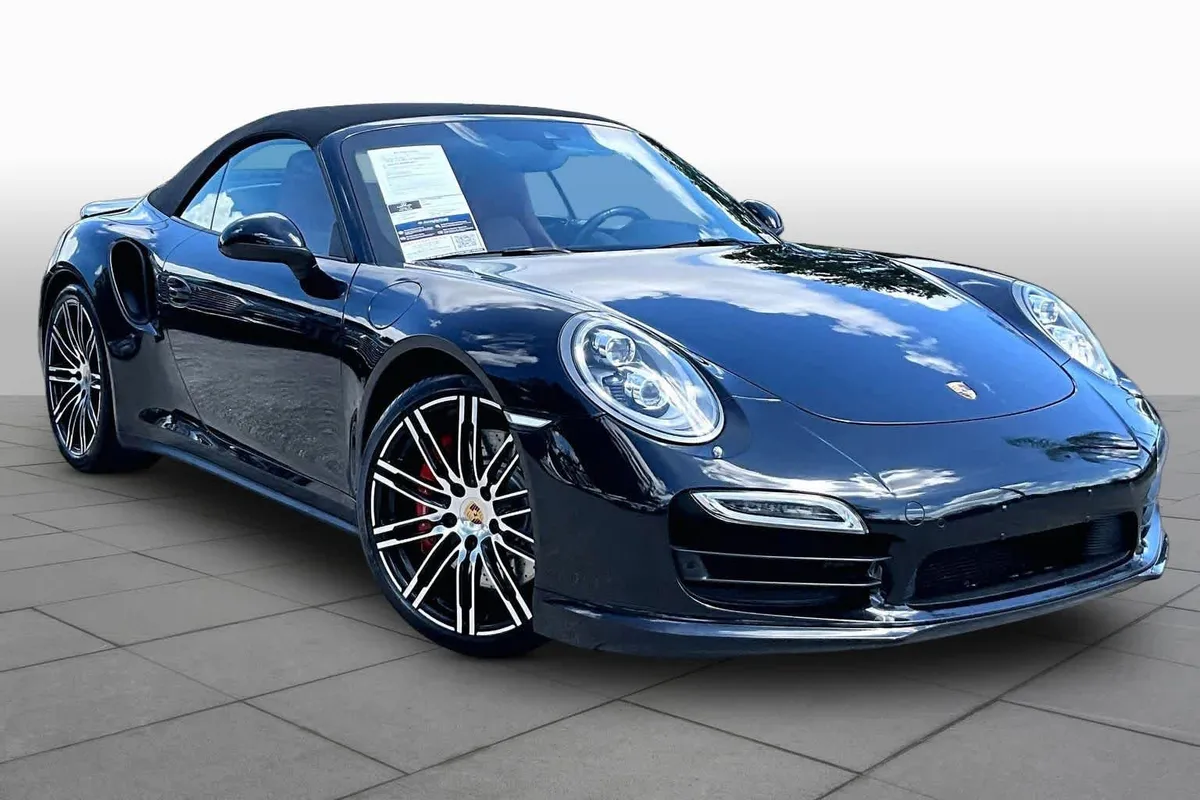 2015 Porsche 911 Turbo thumbnail 3