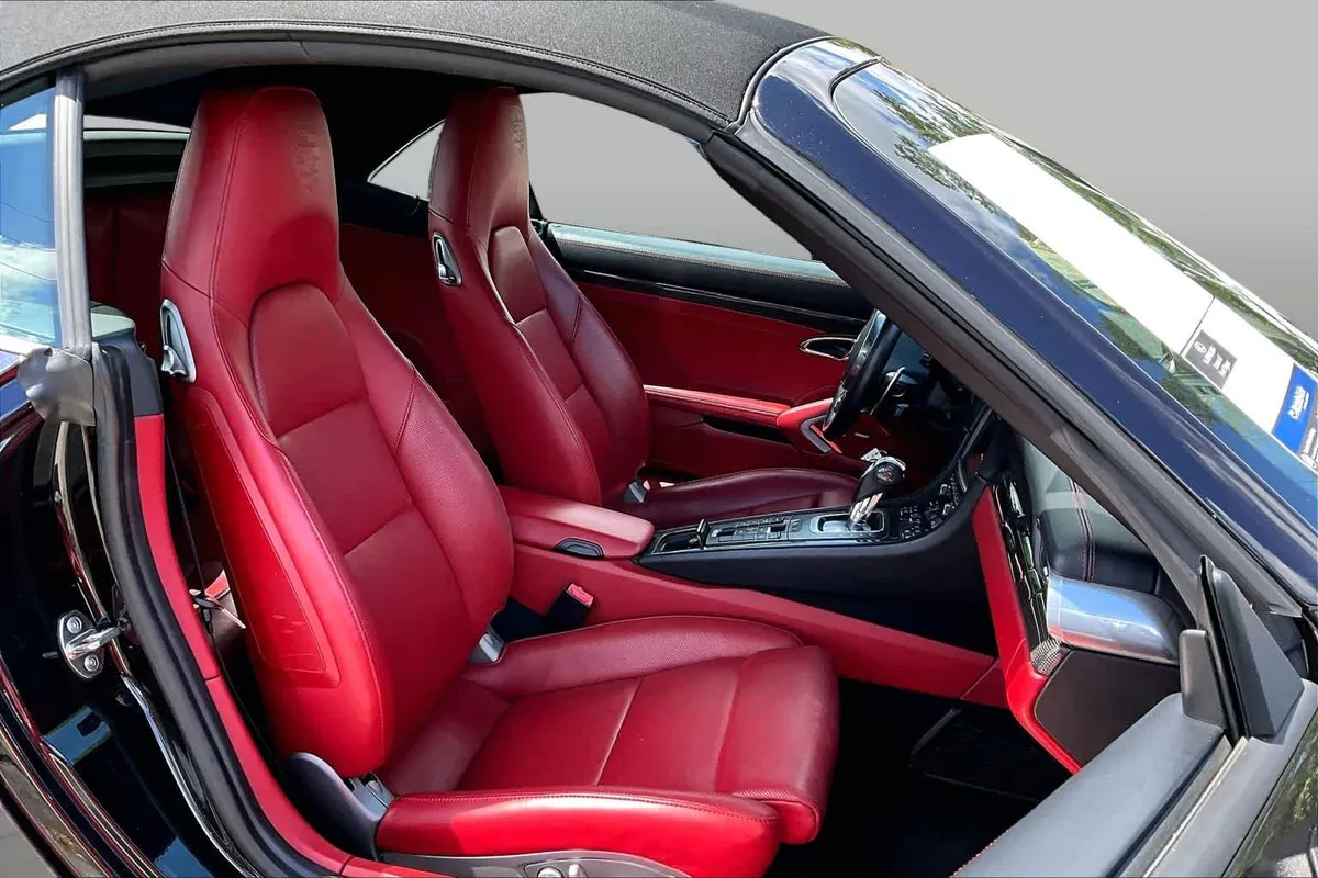 2015 Porsche 911 Turbo thumbnail 9