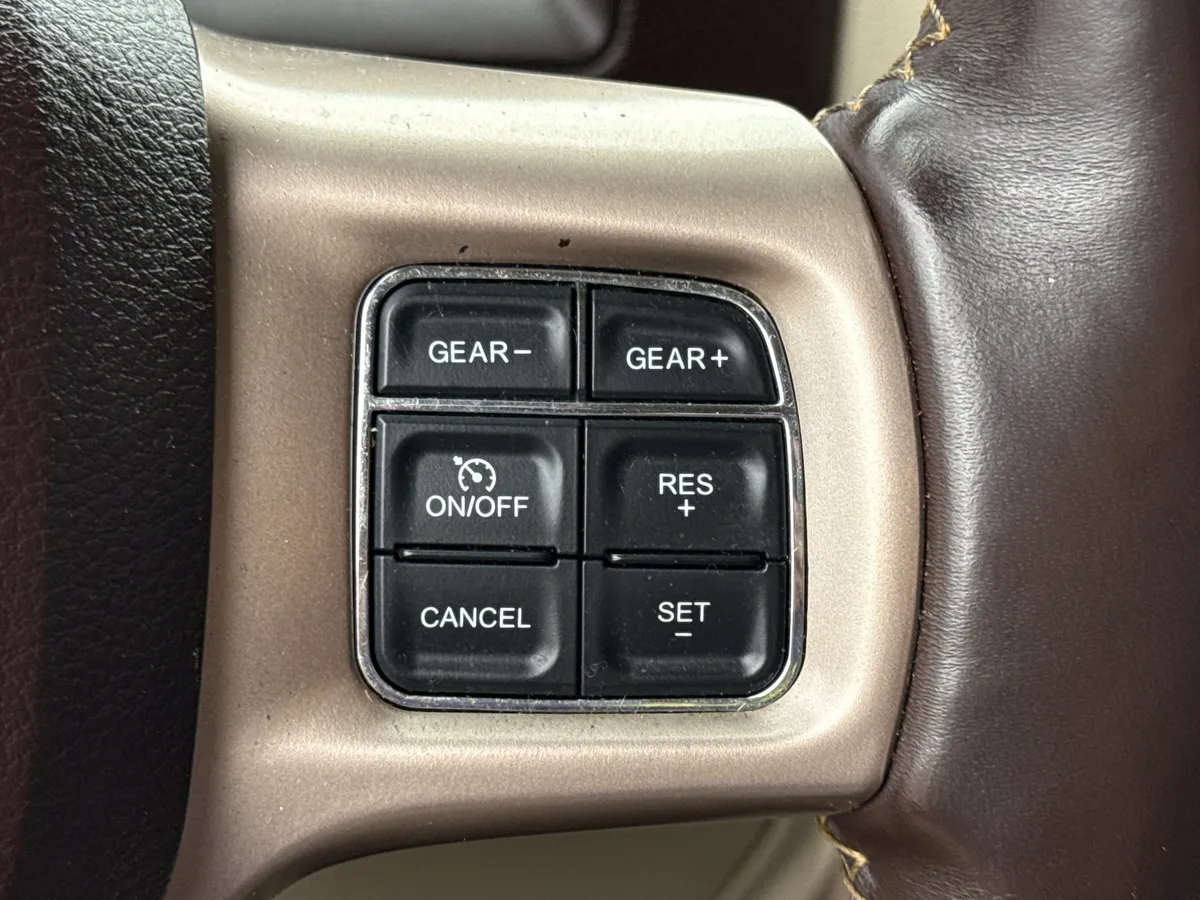 2015 Ram 1500 Laramie Longhorn thumbnail 27