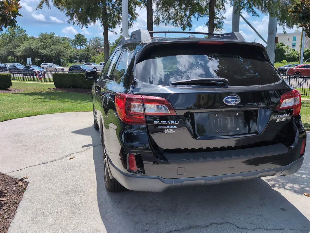 2015 Subaru Outback 2.5i Limited thumbnail 8