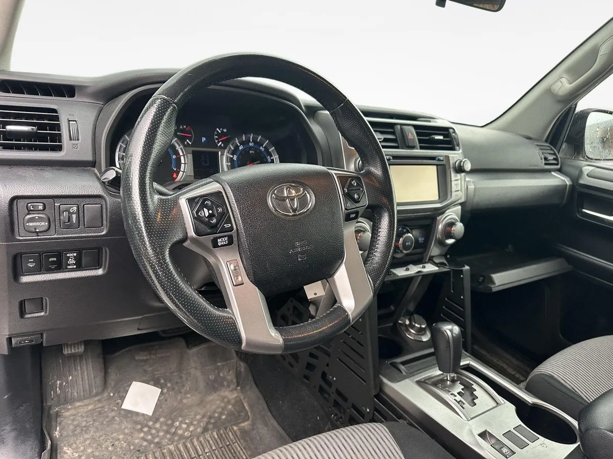 2015 Toyota 4Runner SR5 thumbnail 10