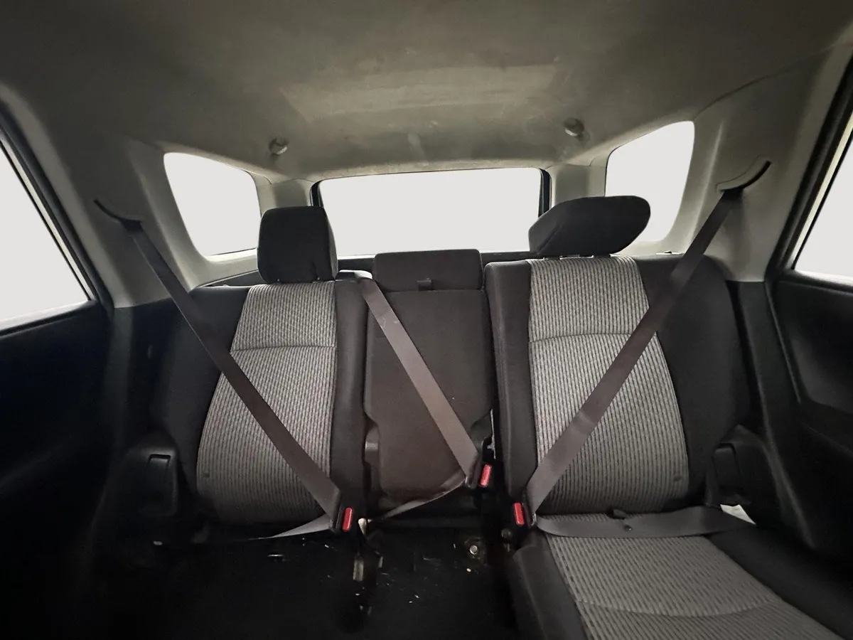 2015 Toyota 4Runner SR5 thumbnail 12