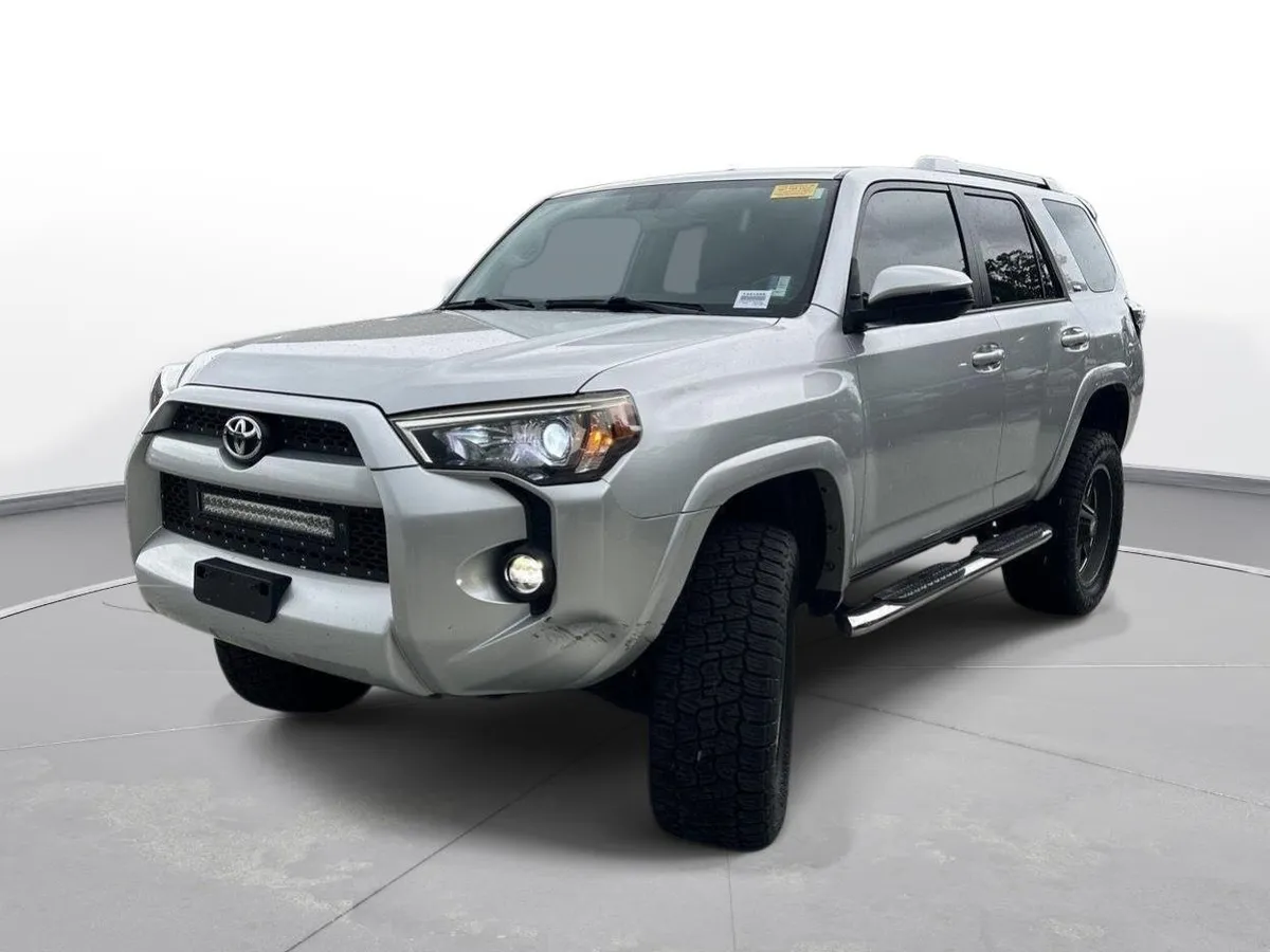 2015 Toyota 4Runner SR5 thumbnail 2