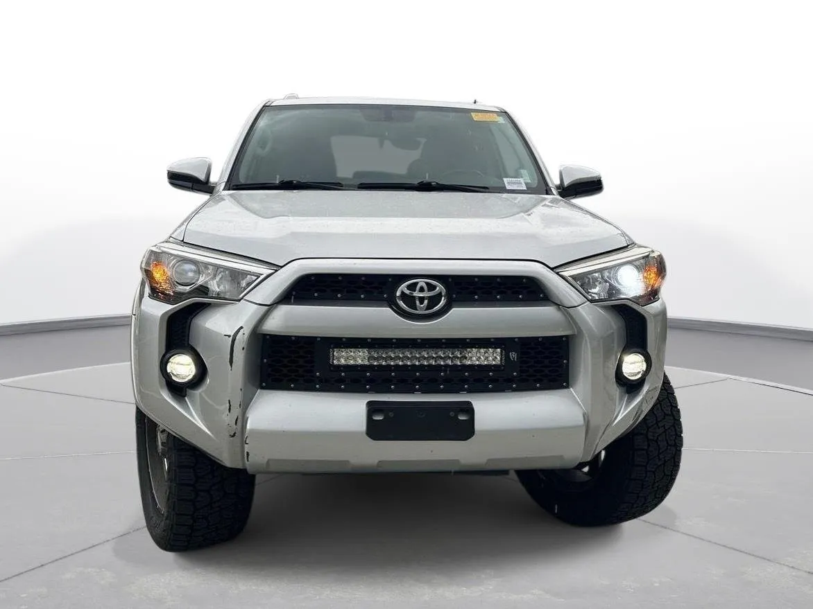 2015 Toyota 4Runner SR5 thumbnail 3