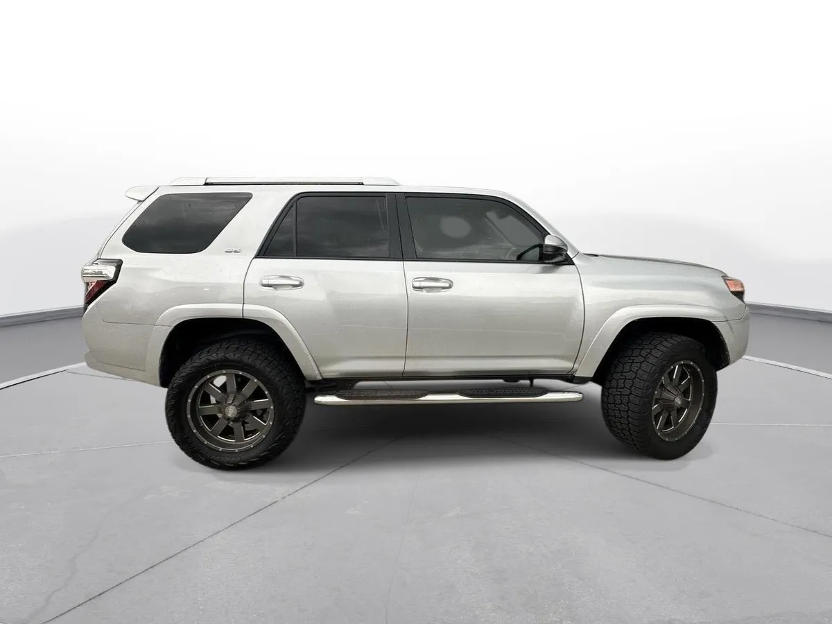2015 Toyota 4Runner SR5 thumbnail 5