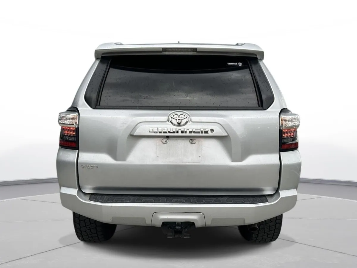 2015 Toyota 4Runner SR5 thumbnail 7