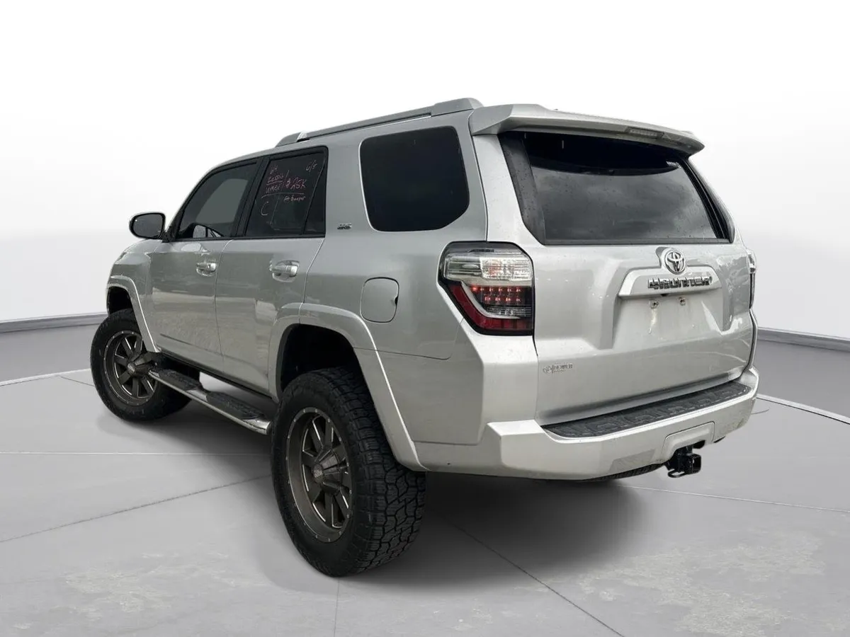 2015 Toyota 4Runner SR5 thumbnail 8