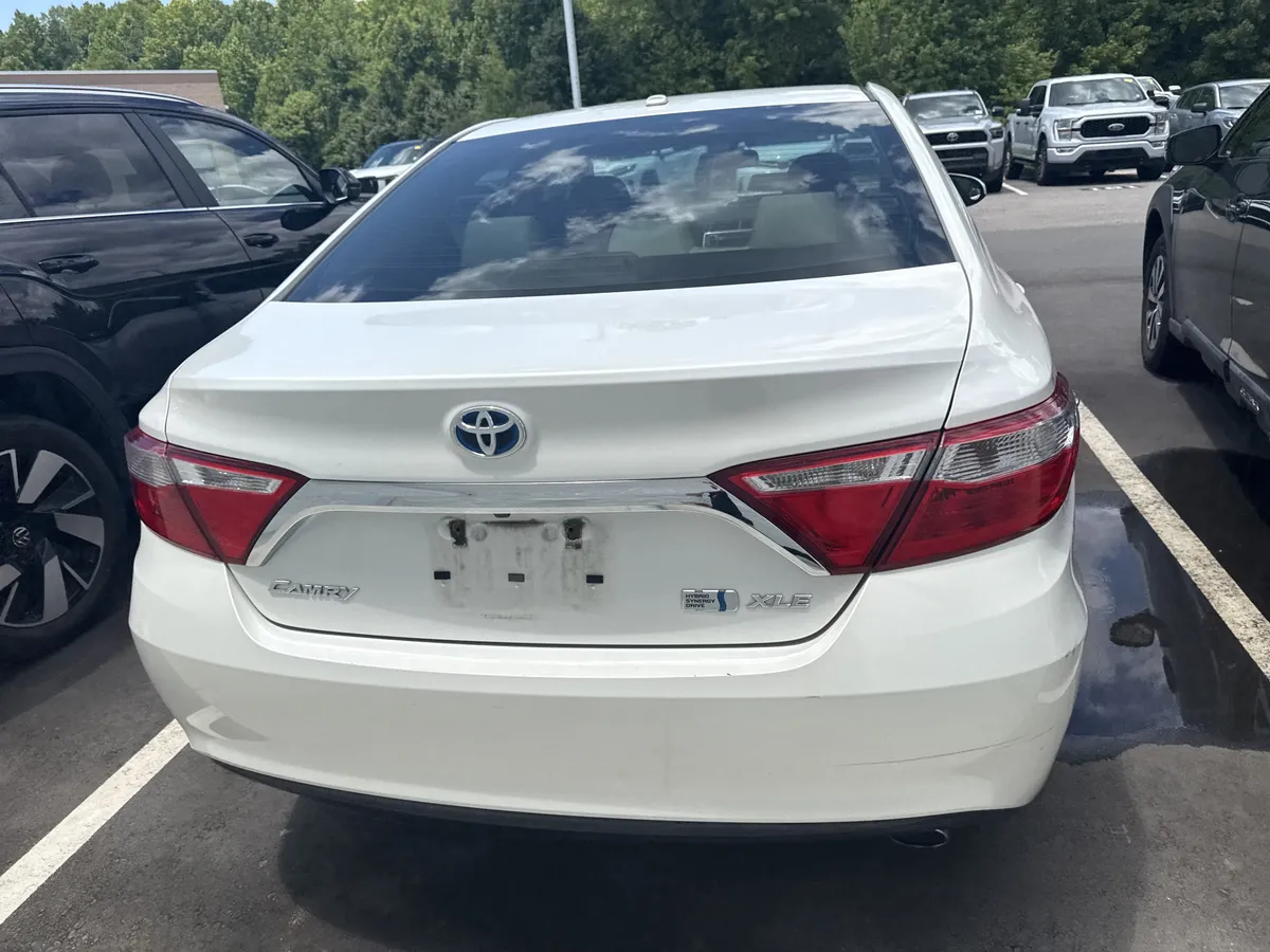 2015 Toyota Camry Hybrid XLE thumbnail 8