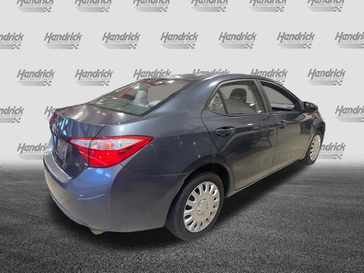 2015 Toyota Corolla LE thumbnail 4