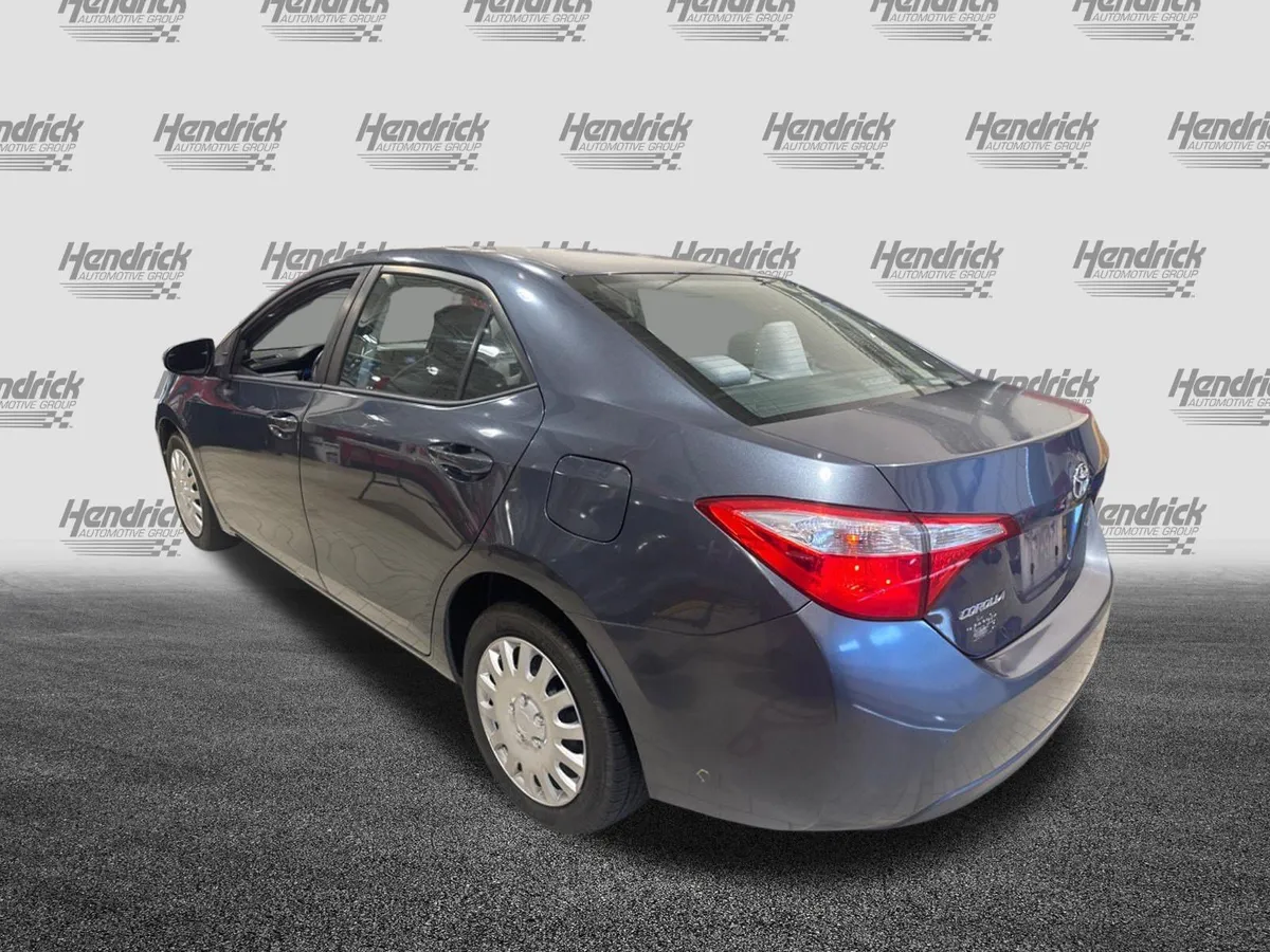 2015 Toyota Corolla LE thumbnail 6