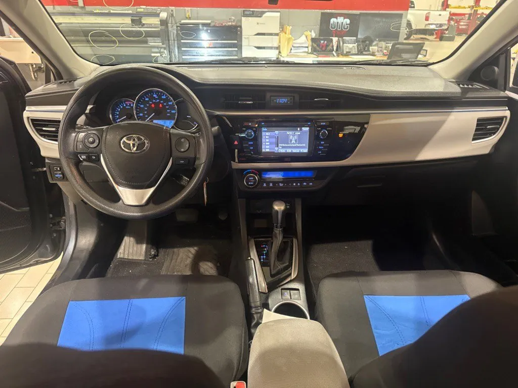 2015 Toyota Corolla LE thumbnail 8