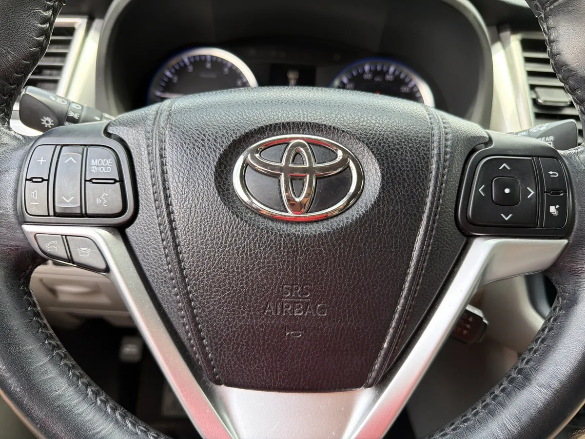 2015 Toyota Highlander XLE thumbnail 11