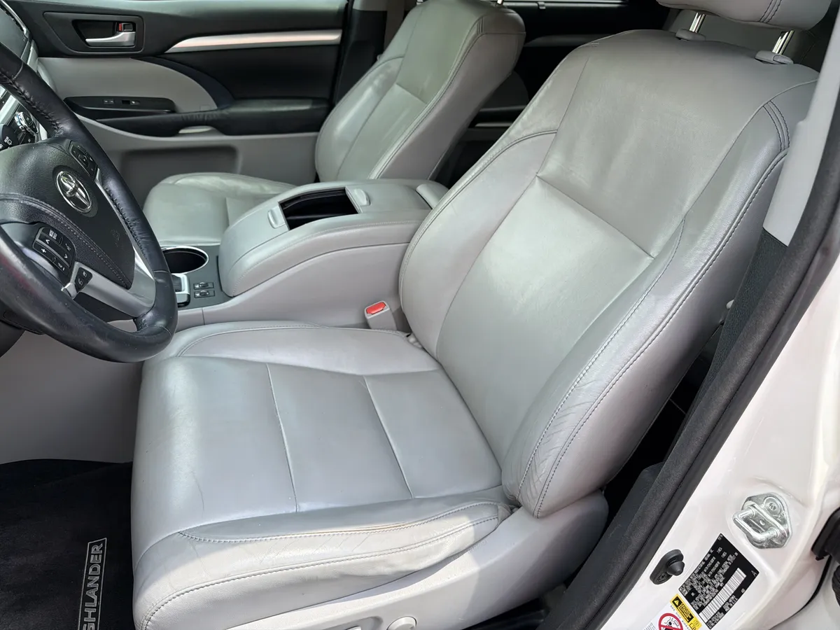2015 Toyota Highlander XLE thumbnail 16