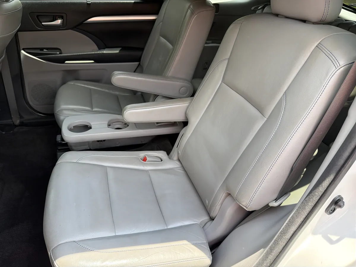 2015 Toyota Highlander XLE thumbnail 18