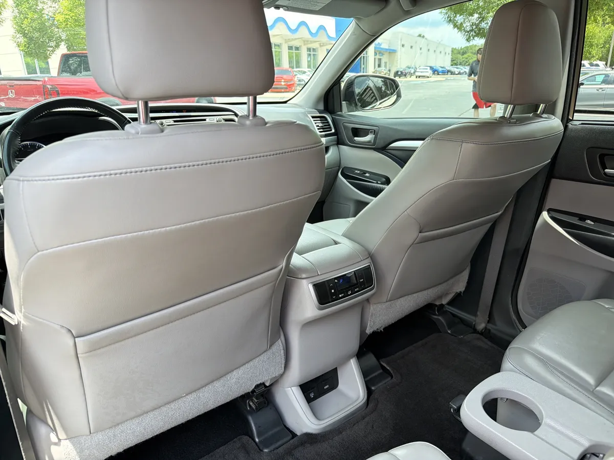 2015 Toyota Highlander XLE thumbnail 19