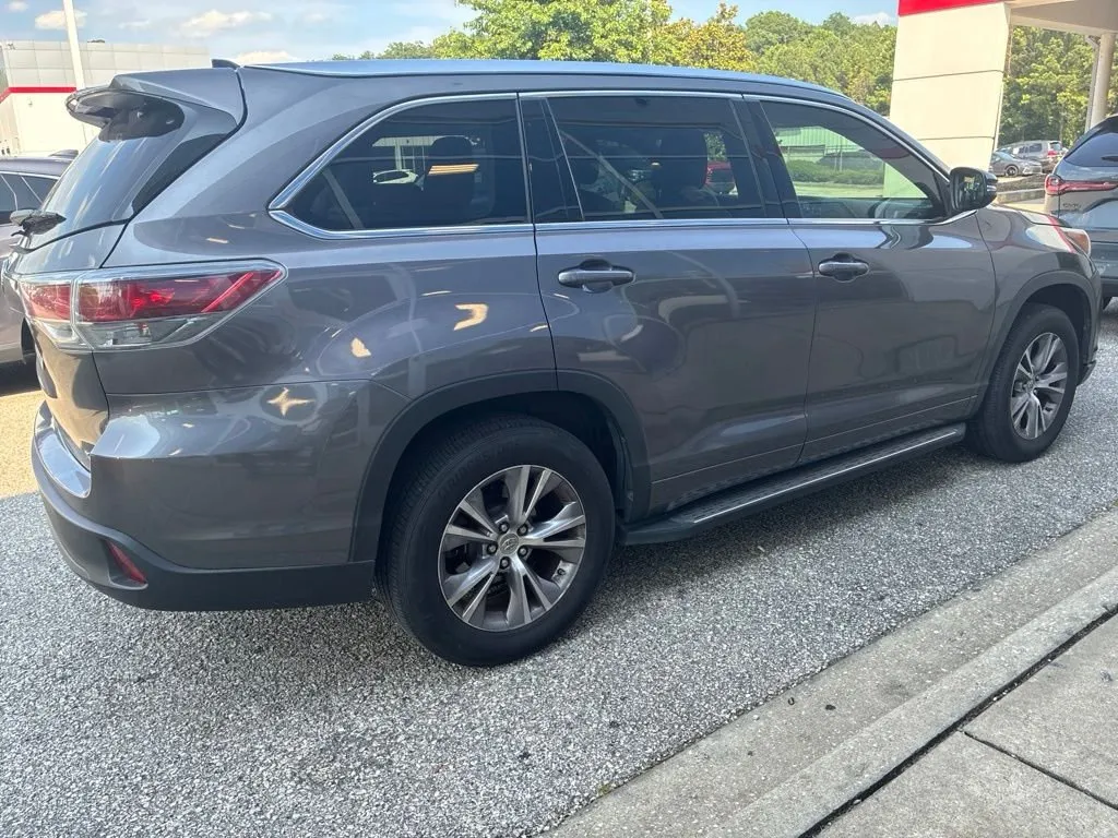 2015 Toyota Highlander XLE V6 thumbnail 3