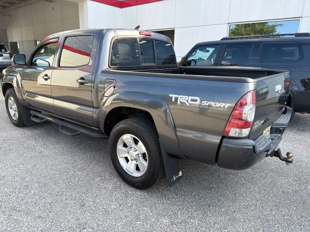 2015 Toyota Tacoma Base thumbnail 2