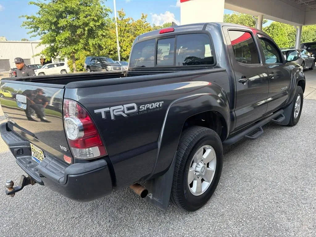2015 Toyota Tacoma Base thumbnail 3