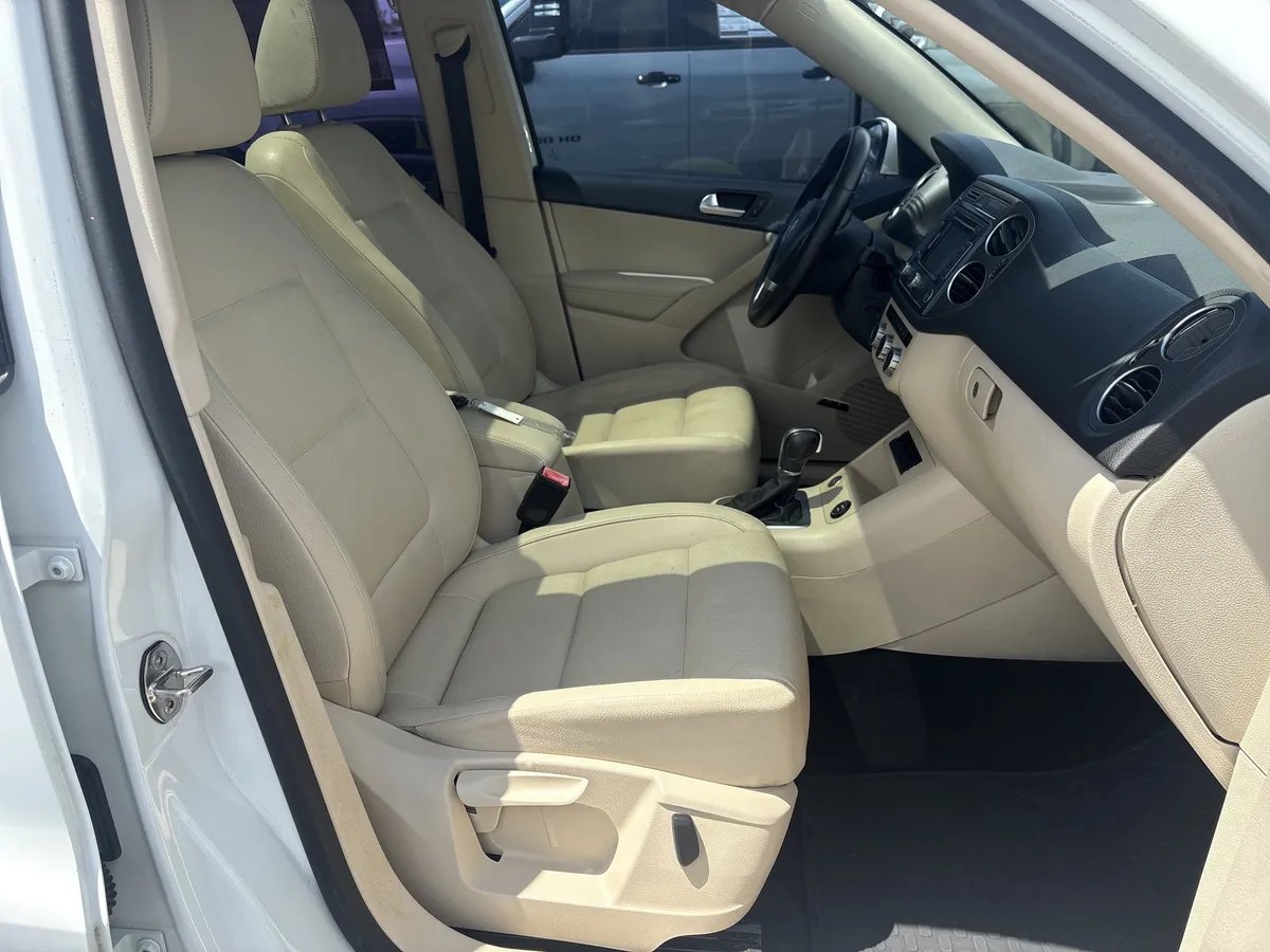 2015 Volkswagen Tiguan SEL thumbnail 18
