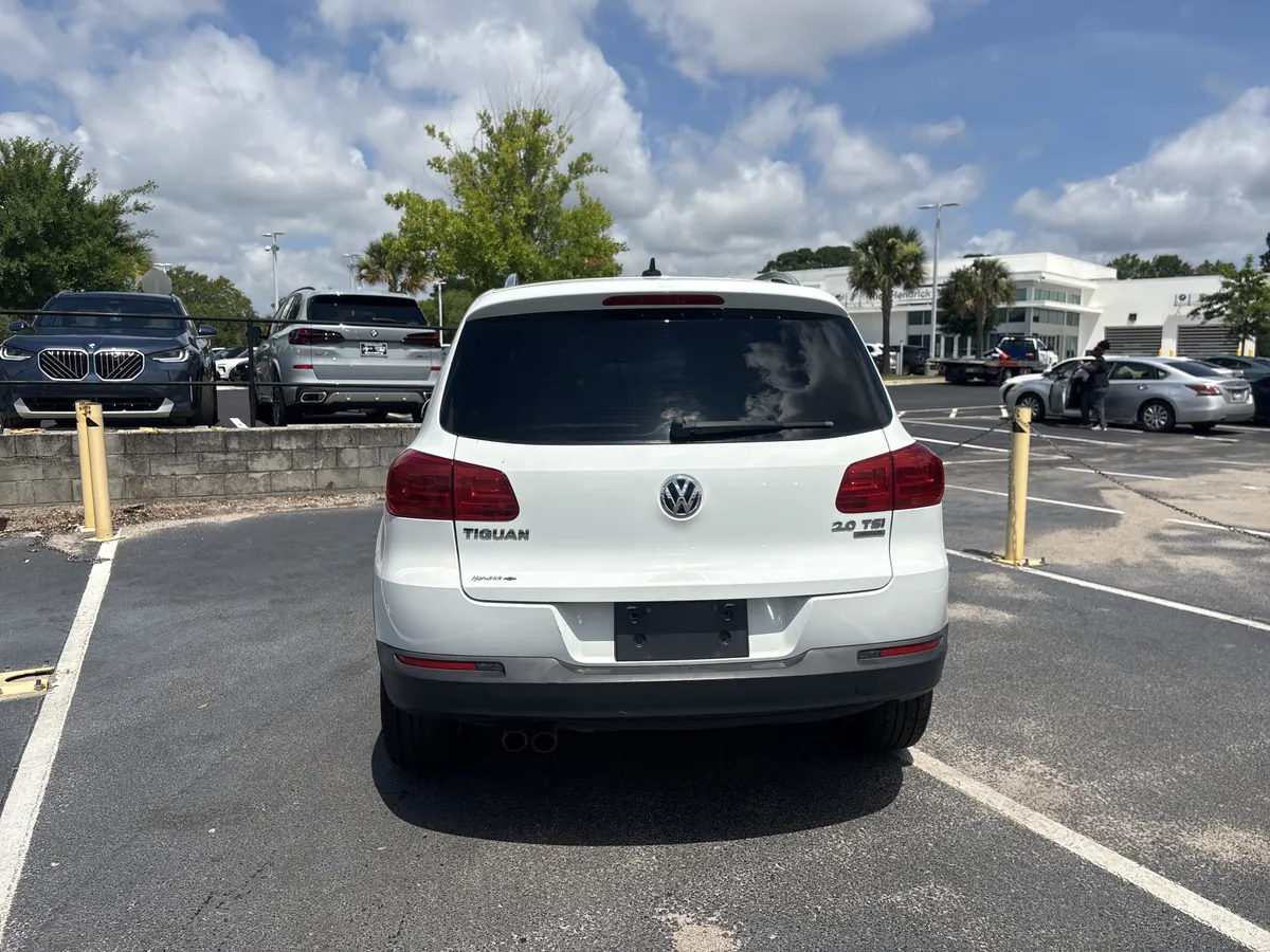 2015 Volkswagen Tiguan SEL thumbnail 20