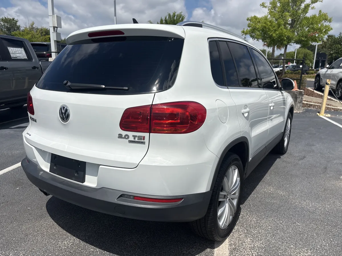 2015 Volkswagen Tiguan SEL thumbnail 23