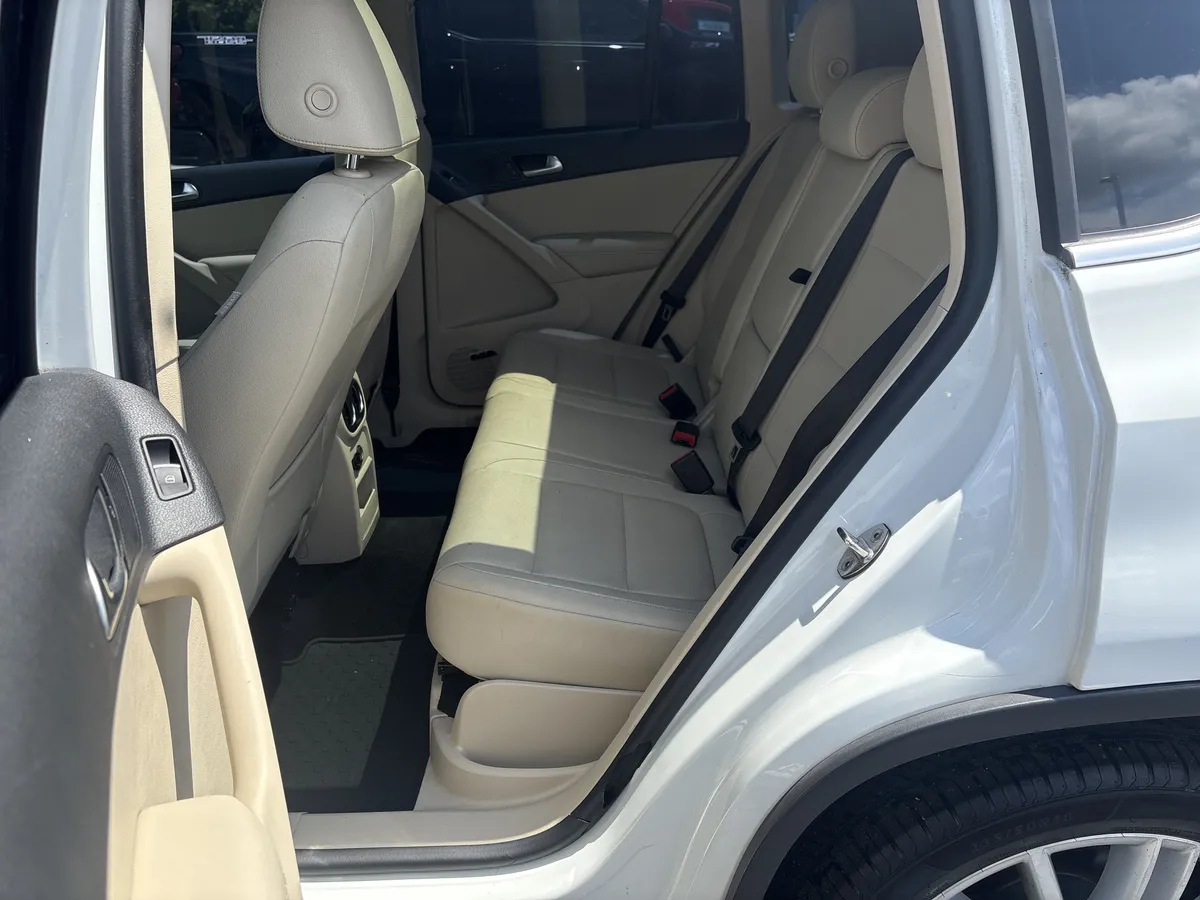 2015 Volkswagen Tiguan SEL thumbnail 24