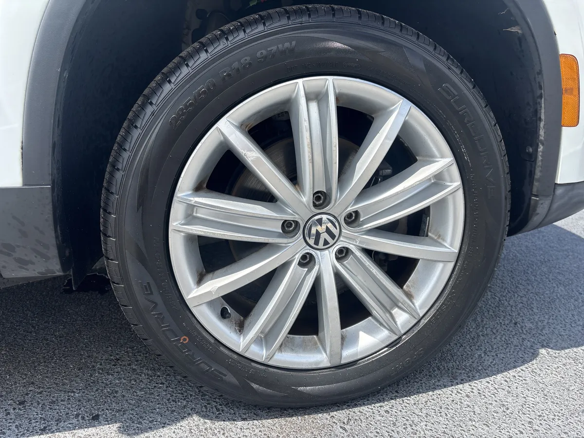 2015 Volkswagen Tiguan SEL thumbnail 27