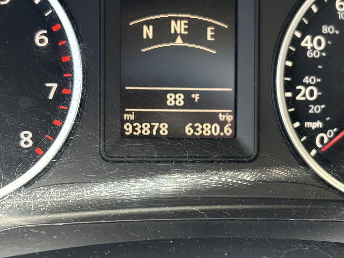 2015 Volkswagen Tiguan SEL thumbnail 5