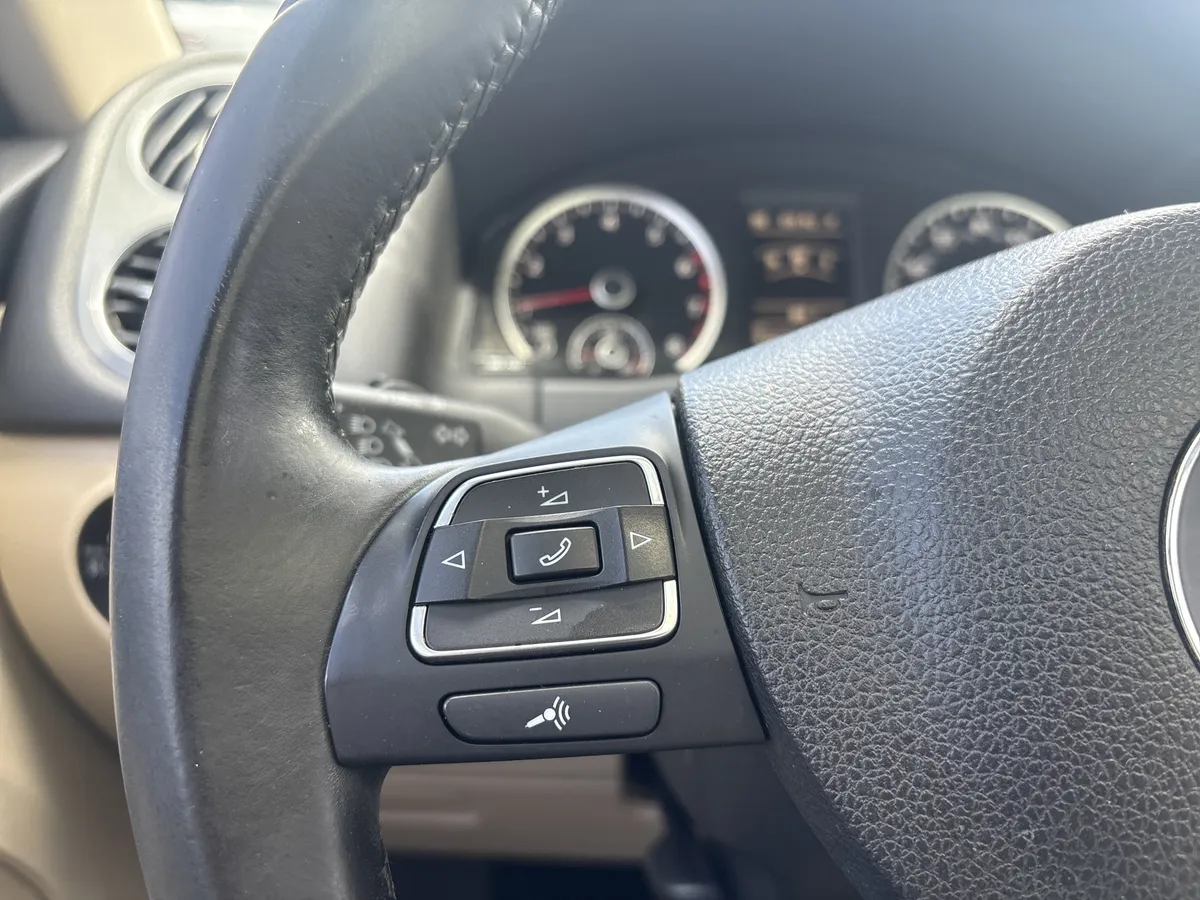 2015 Volkswagen Tiguan SEL thumbnail 7