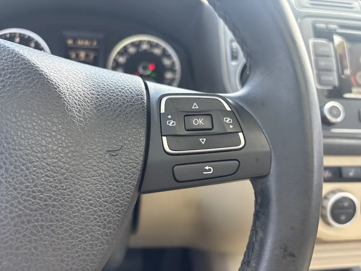 2015 Volkswagen Tiguan SEL thumbnail 8