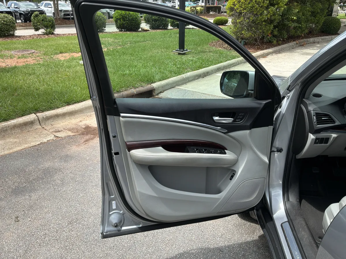 2016 Acura MDX thumbnail 14