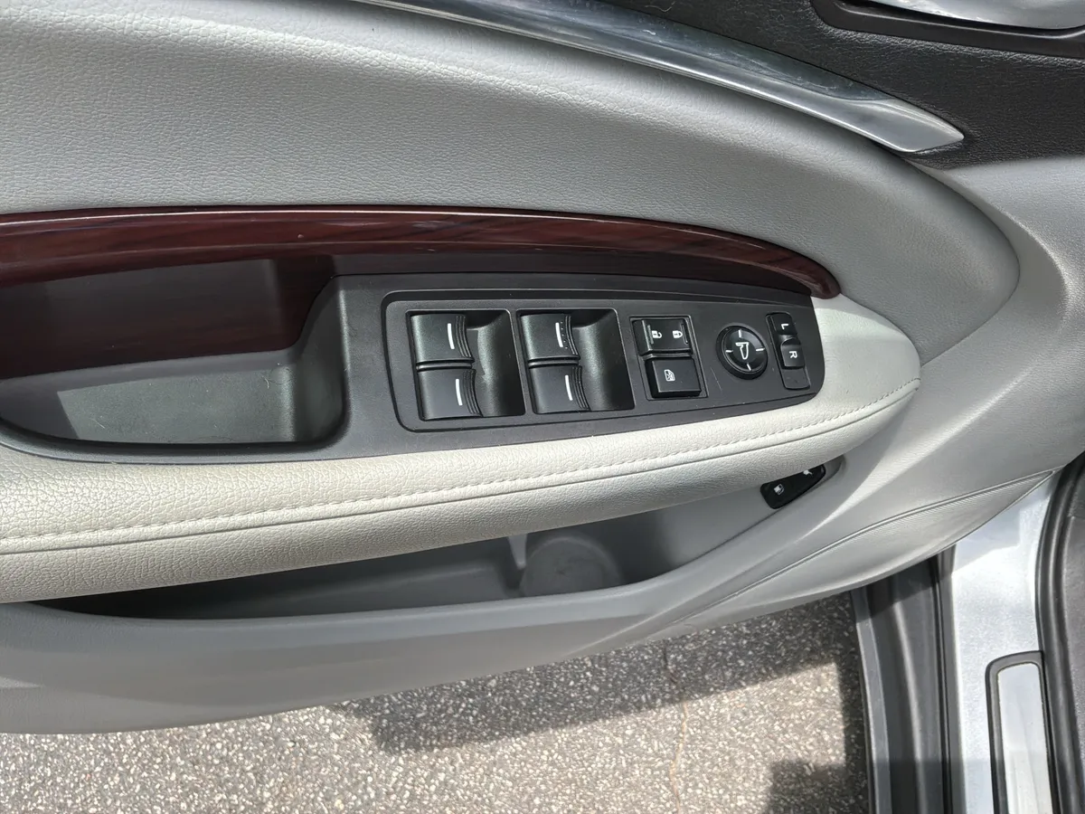 2016 Acura MDX thumbnail 15