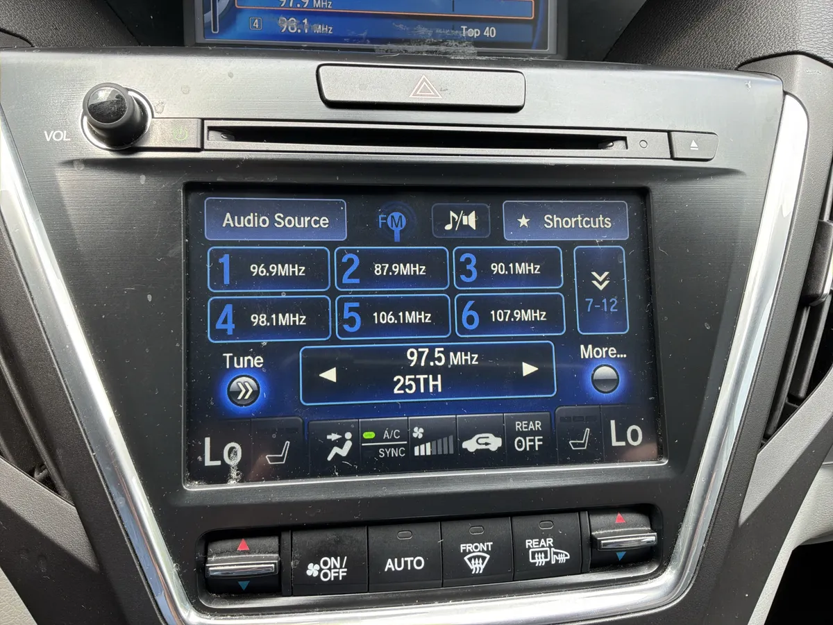 2016 Acura MDX thumbnail 23