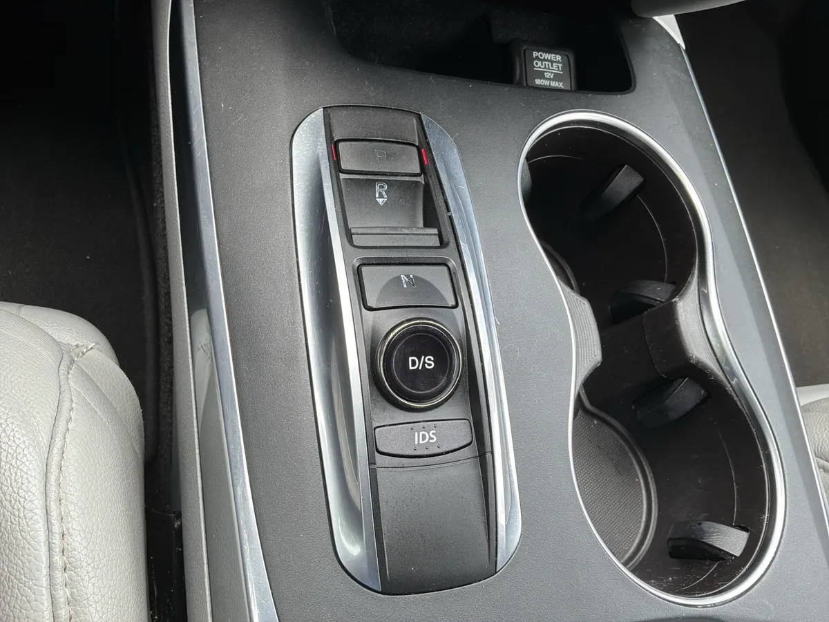 2016 Acura MDX thumbnail 26