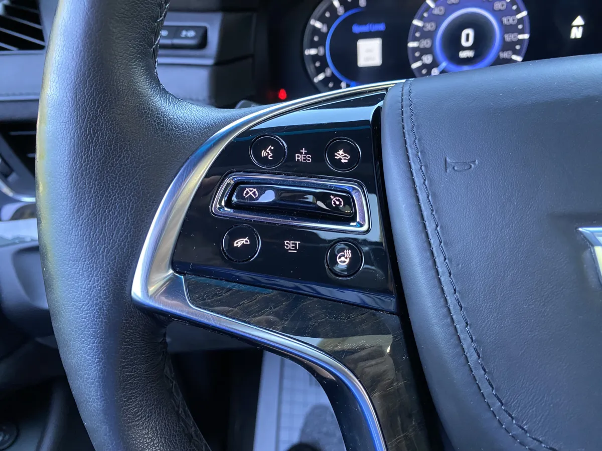 2016 CADILLAC Escalade Platinum thumbnail 19