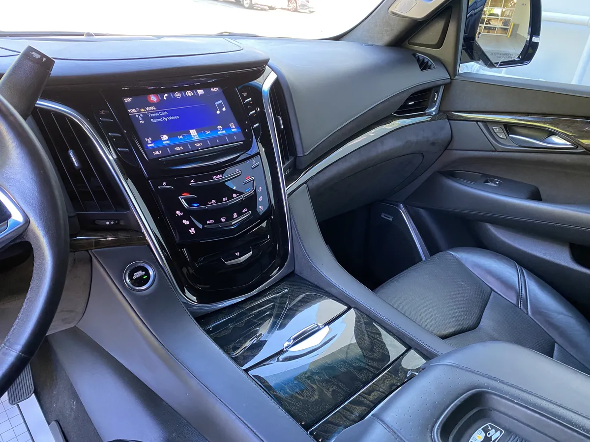 2016 CADILLAC Escalade Platinum thumbnail 24