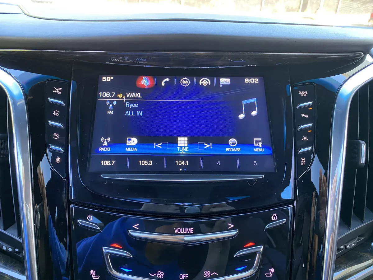 2016 CADILLAC Escalade Platinum thumbnail 26