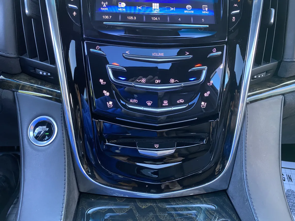 2016 CADILLAC Escalade Platinum thumbnail 28