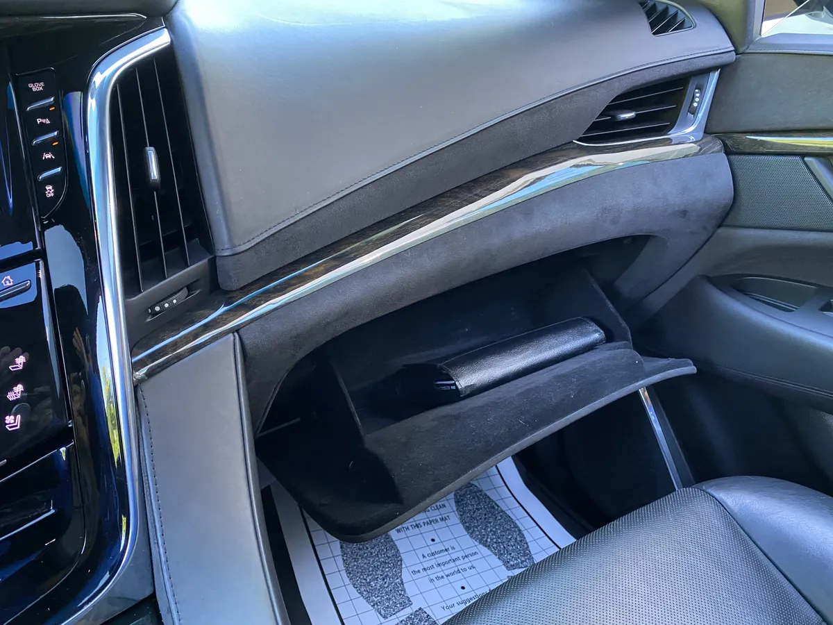 2016 CADILLAC Escalade Platinum thumbnail 32
