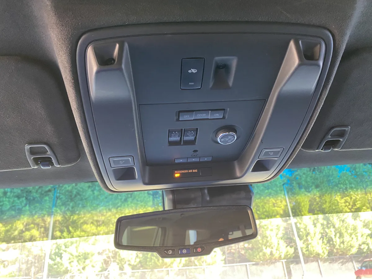 2016 CADILLAC Escalade Platinum thumbnail 33