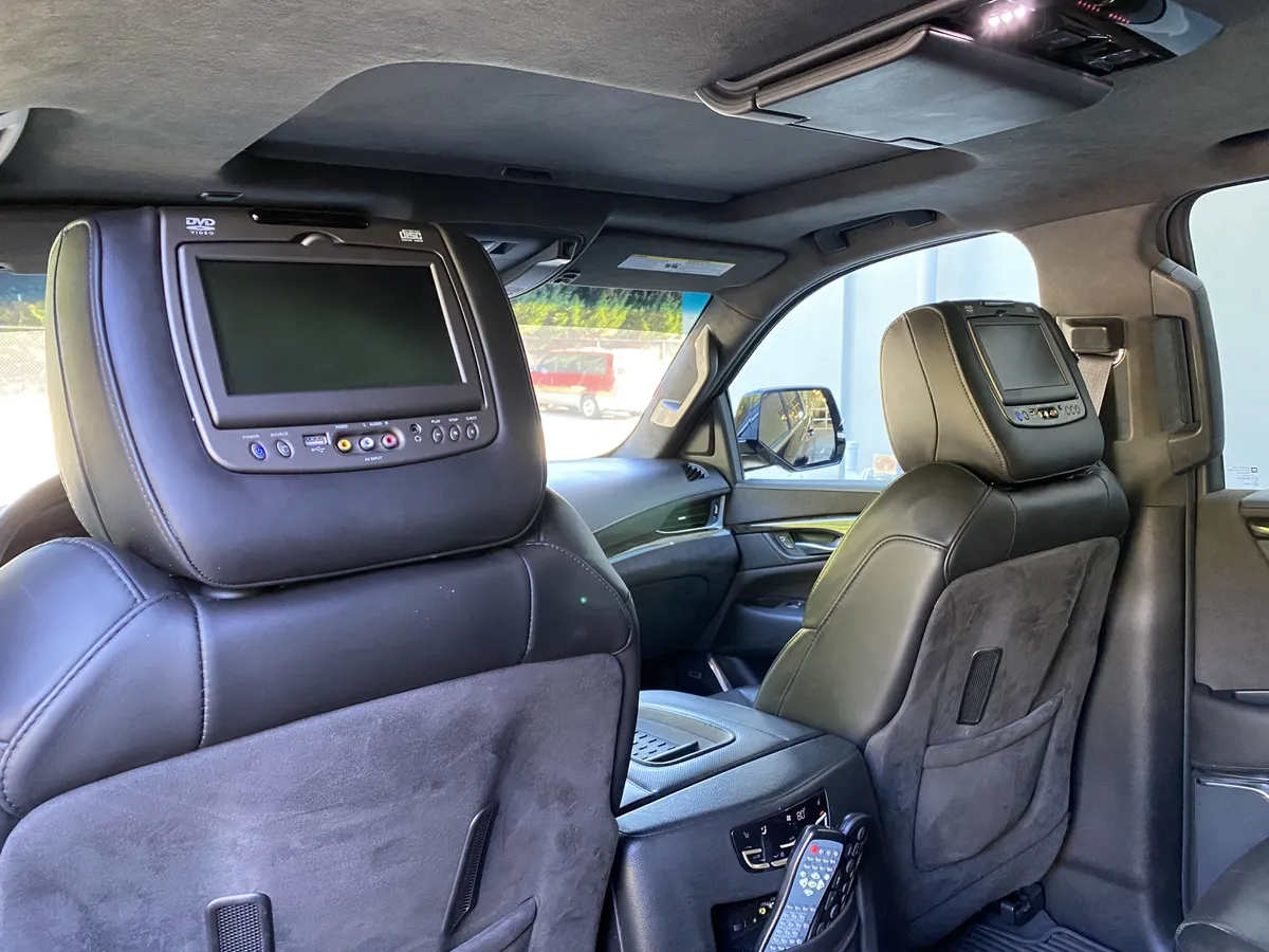 2016 CADILLAC Escalade Platinum thumbnail 36