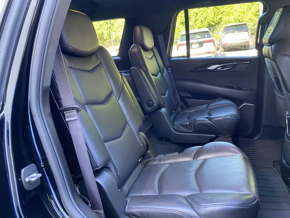 2016 CADILLAC Escalade Platinum thumbnail 39