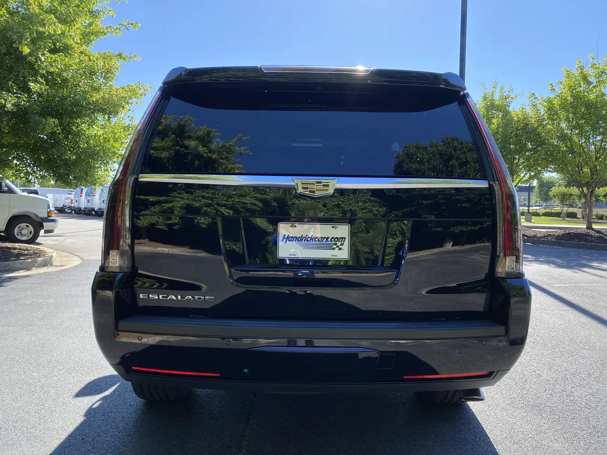 2016 CADILLAC Escalade Platinum thumbnail 7