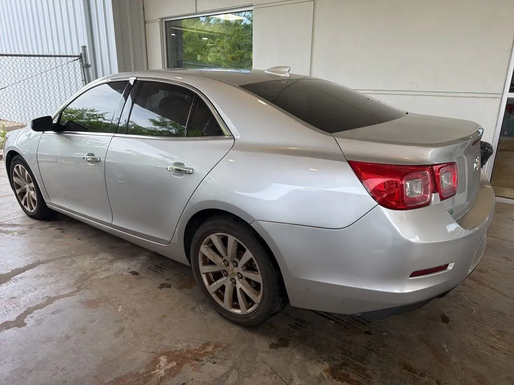 2016 Chevrolet Malibu Limited LTZ thumbnail 2