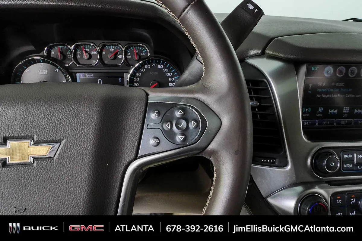 2016 Chevrolet Suburban LT thumbnail 11