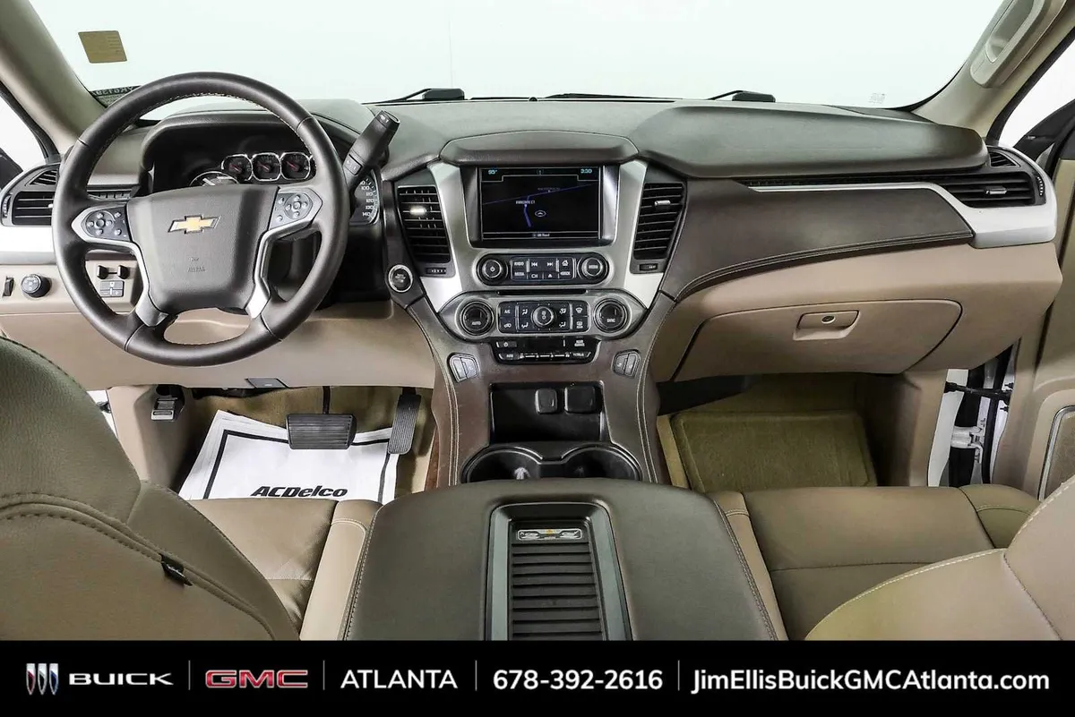 2016 Chevrolet Suburban LT thumbnail 19